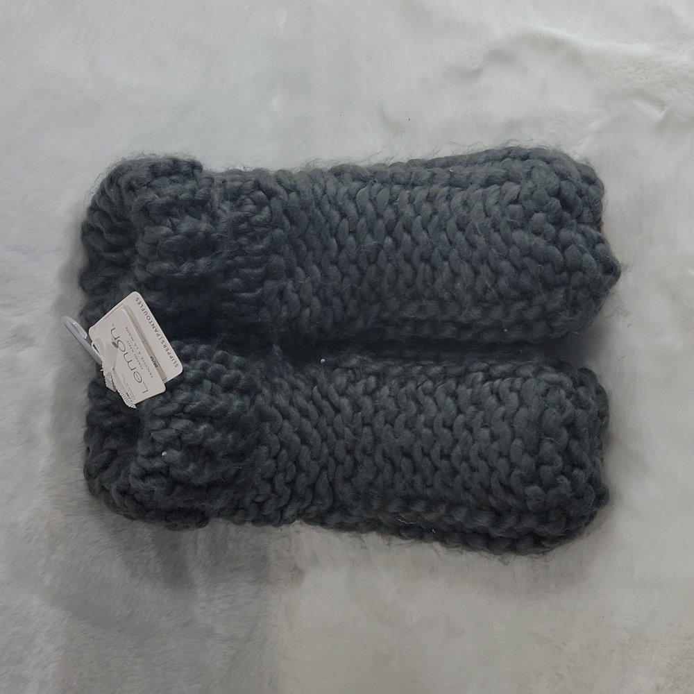 Lemon Hand Knit Gray Slippers Size S/M